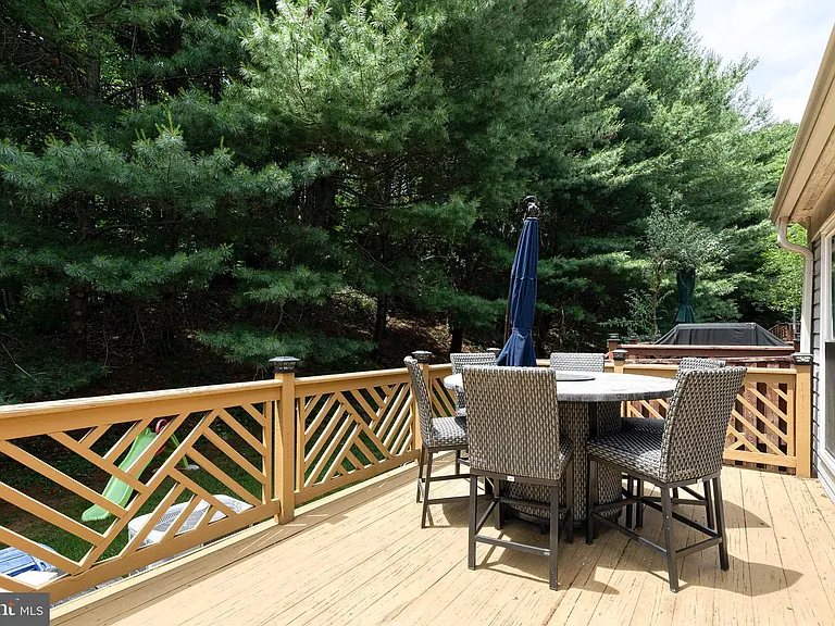 708 Leister Dr — Photo 27