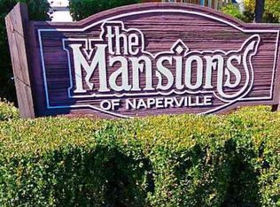 1090 Spring Garden Cir #24, Naperville, IL 60563