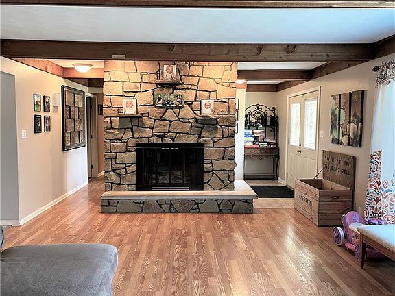 5th image of 114 E Hill Valley Dr