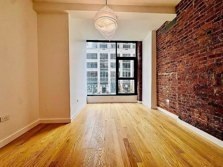 1015 6th Ave #2F — Photo 11