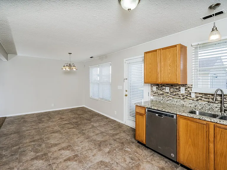 6516 Hunters Creek Blvd — Photo 8