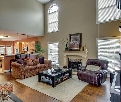 5th image of 703 Cowan Dr