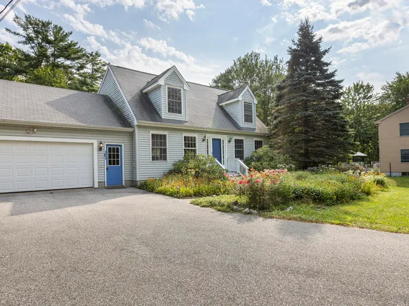 121 Ledgewood Drive, Falmouth, ME 04105