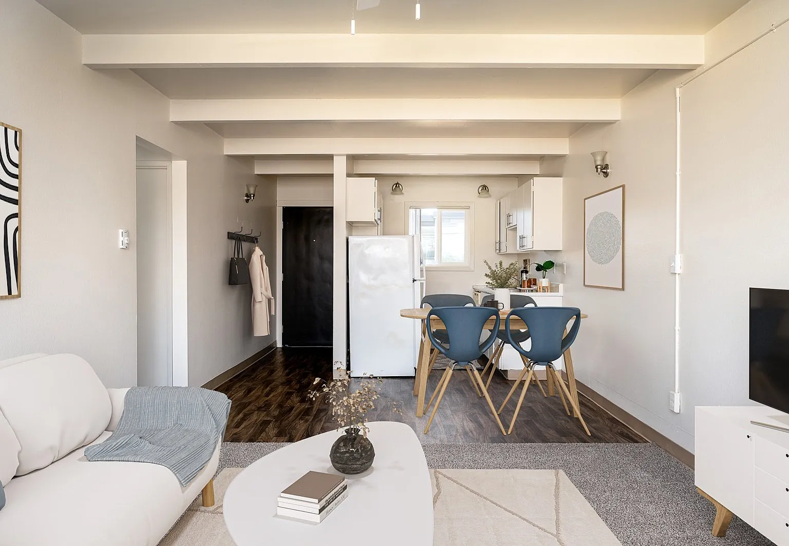 The Scholls Apartments — Photo 2