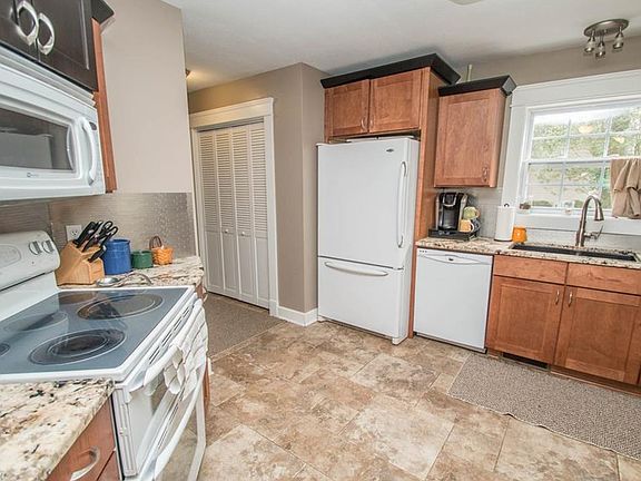 5th image of 825 Idlewood Ave