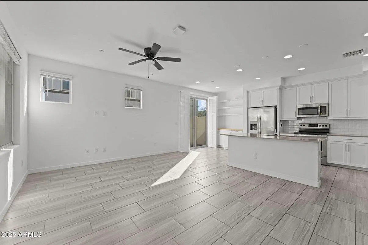 3 bed, 1415 sqft, $2,700 — Photo 1