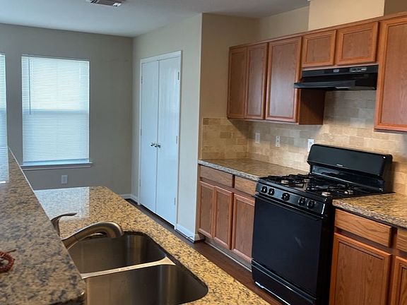 3rd image of 18118 Tawnas Way Ln