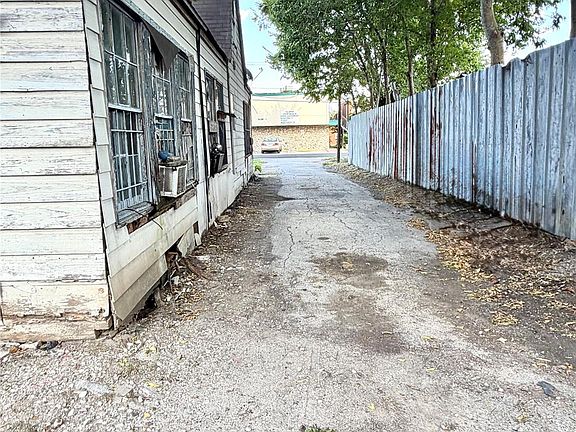 3rd image of 2936 Golfcrest Blvd
