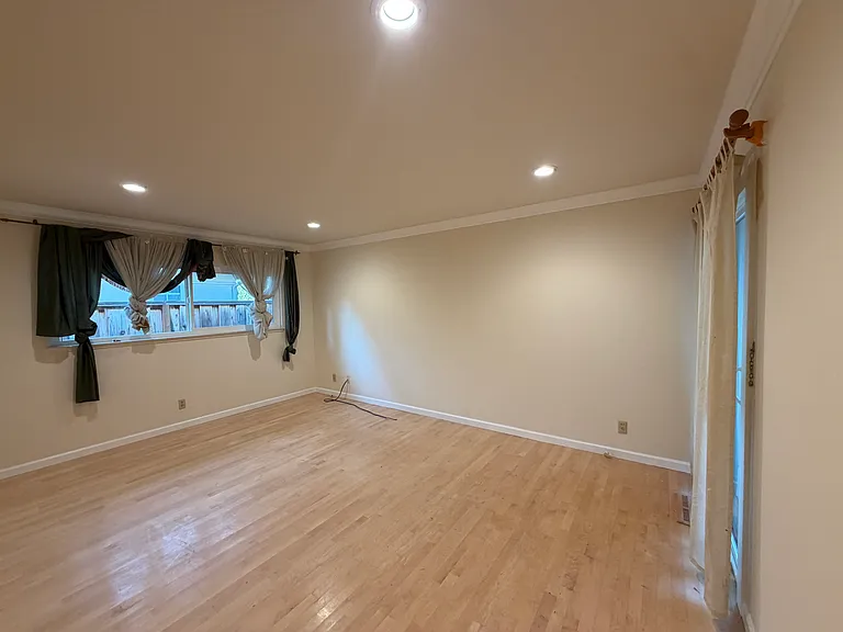 1186 Stafford Dr — Photo 11