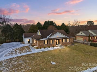 915 Barrington Dr NE, Lenoir, NC, 28645