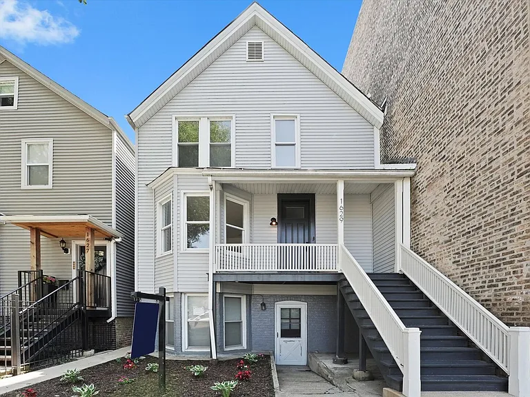 1629 W Foster Ave #1 — Photo 1