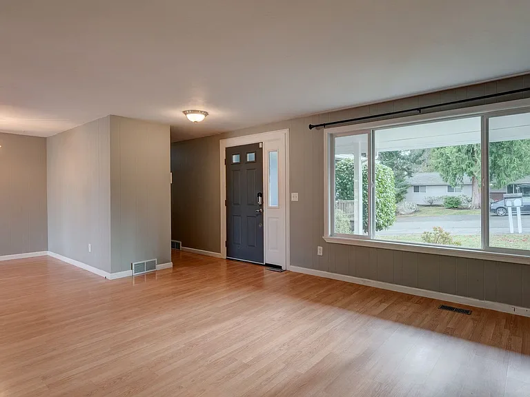1056 SW 4th Ave — Photo 3