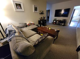 2 Denton Pl, Farmingdale, NY 11735