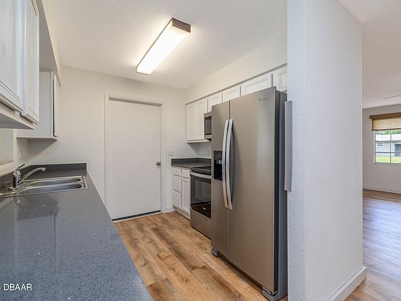 4th image of 12 Azalea Dr
