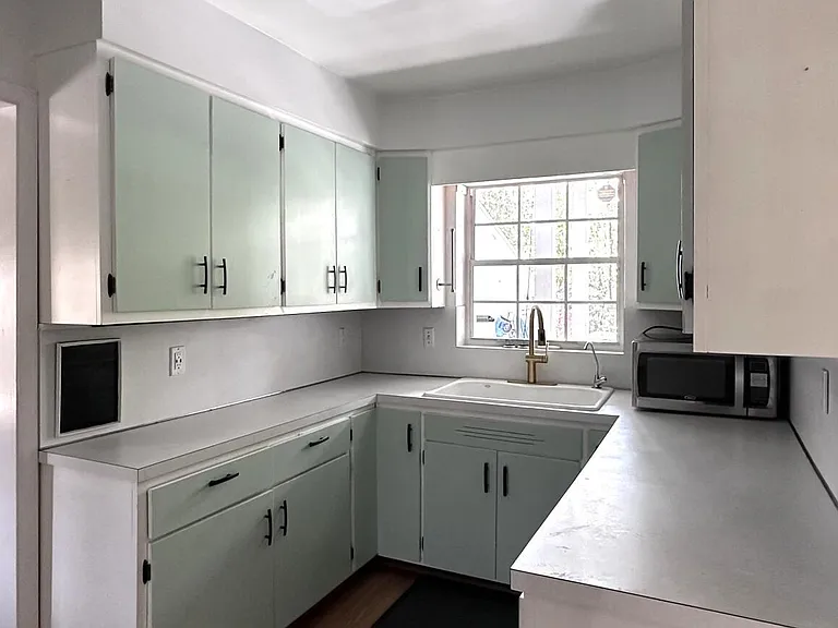 2836 Ionic Ave — Photo 9
