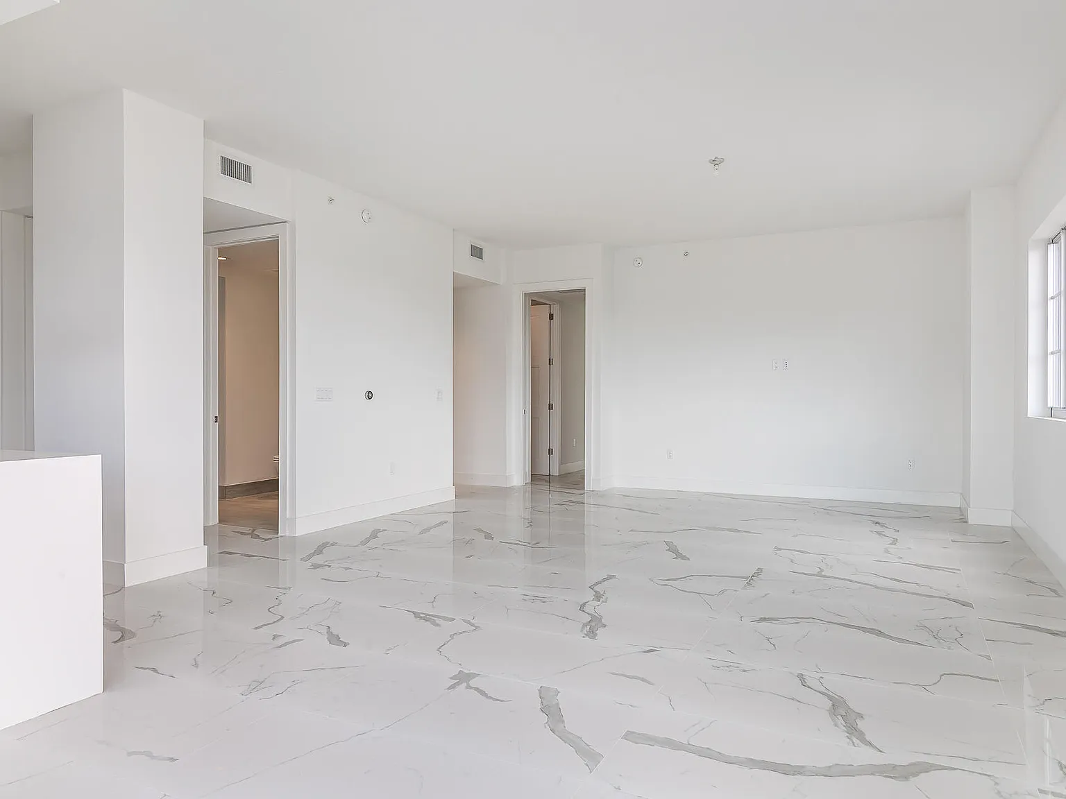 2 bed, 2.0 bath, 1838 sqft, $12,000 — Photo 4