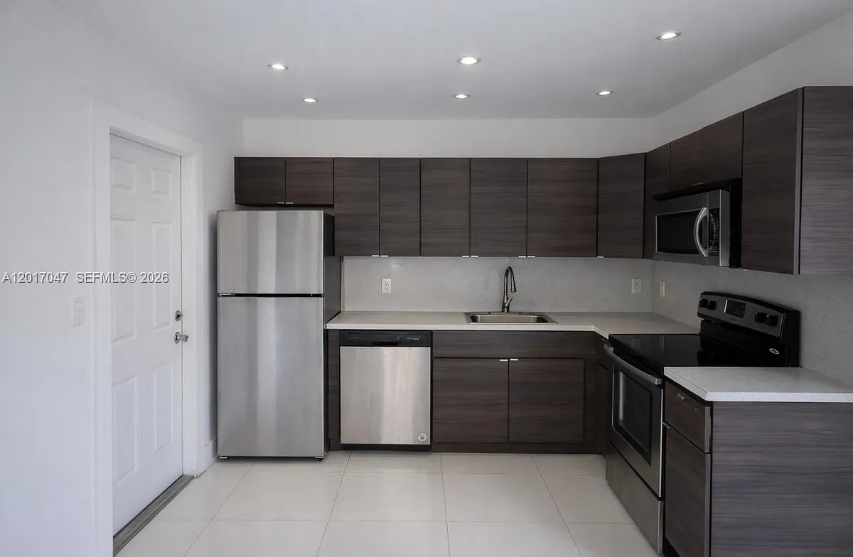 Photo 2 of 13 - 560 NE 67th St #1 - Miami, FL Building Photo - 560 NE 67th St #1