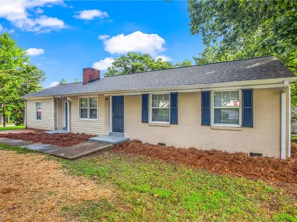 2513 Woodvale Dr, Winston Salem, NC 27127