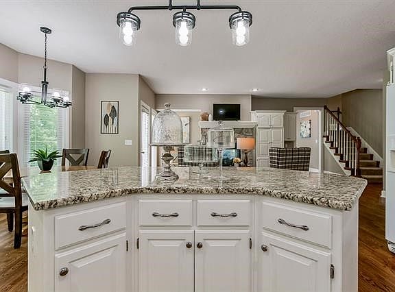 5th image of 1416 NE Valley Forge Dr