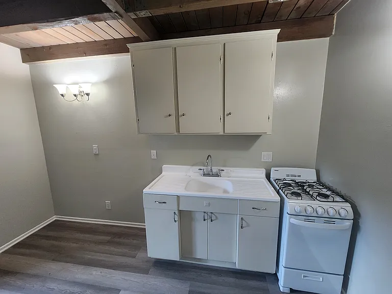 15043 Victory Blvd #11 — Photo 9