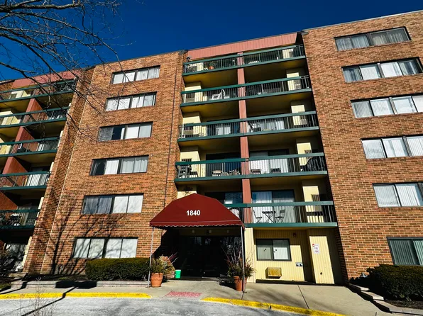 1840 Huntington Blvd APT 203, Hoffman Estates, IL 60169