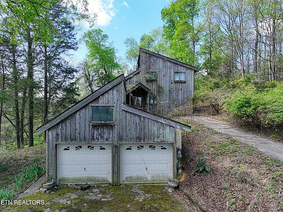 5th image of 8833 Cove Point Ln