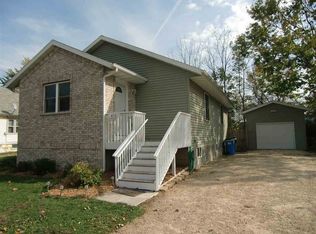 416 E Edgewater St, Portage, WI 53901