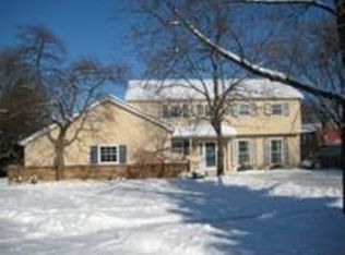 215 Winslow Ct, Naperville, IL 60565