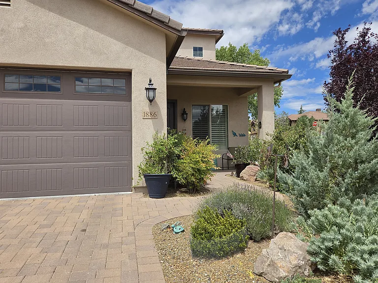 1886 Kensington Ct — Photo 2
