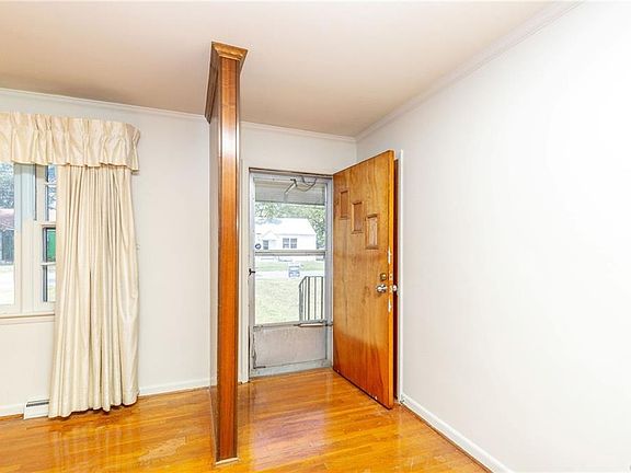 3rd image of 20515 Southlawn Ave