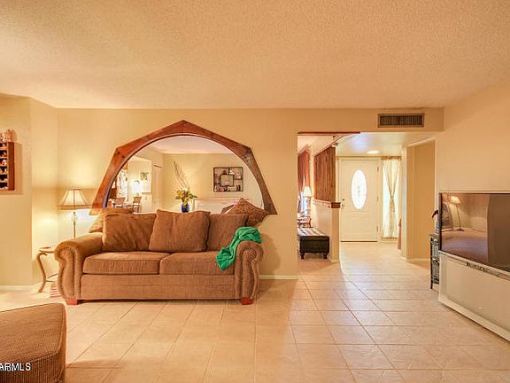 5th image of 1947 E Ellis Dr