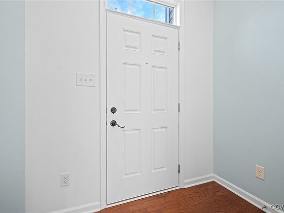 3rd image of 305 Creekwillow Dr
