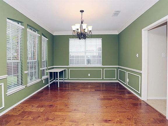 4th image of 2113 Beechwood Ln