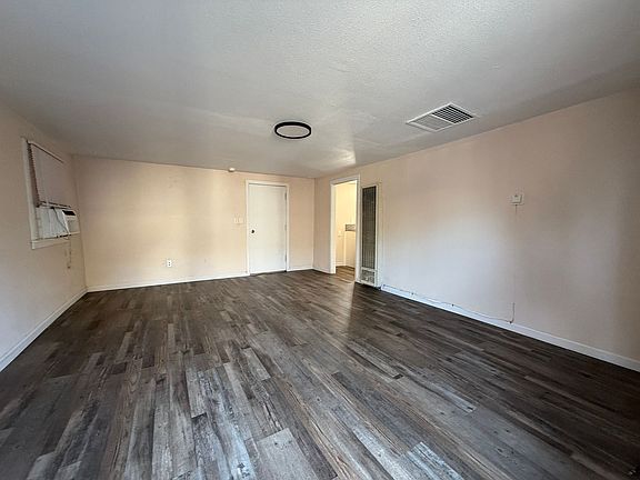 5th image of 2931 W Walnut Ave #D