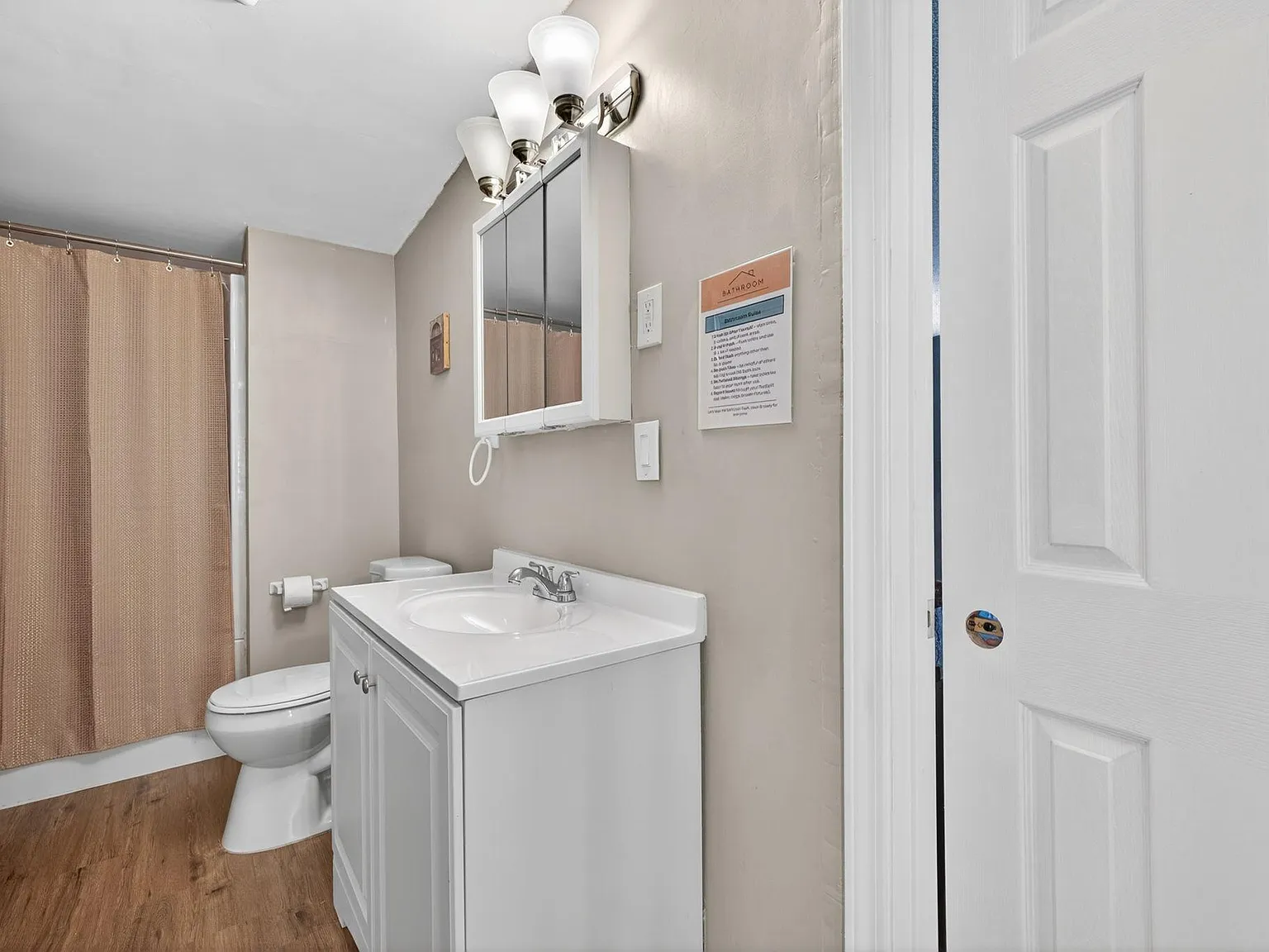 4 bed, 2.0 bath, 1600 sqft, $888 — Photo 2