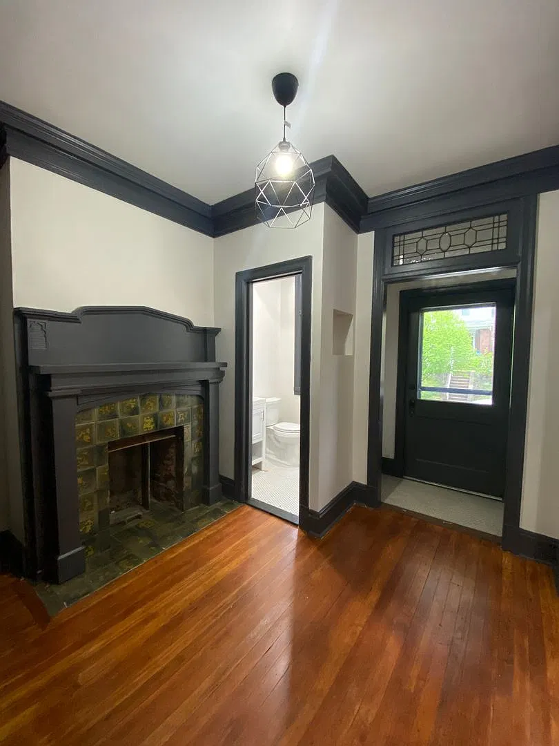 Modern 5 Bedroom In The Heart Of Morningside! Flexible Availability!! — Photo 4