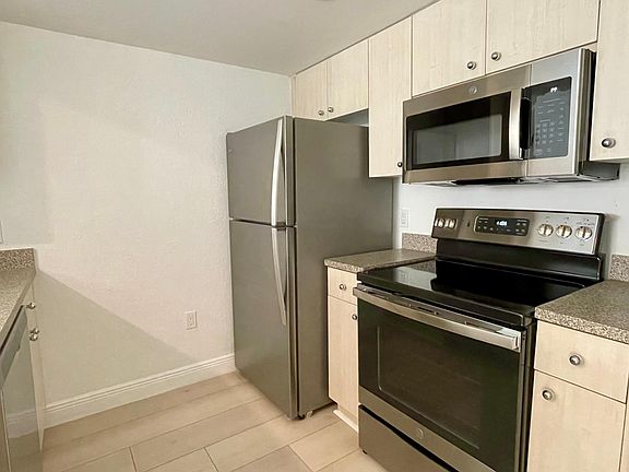 4th image of 1801 N Flagler Dr APT 527