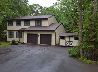 402 Longview Dr, Stroudsburg, PA 18360