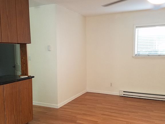 3rd image of 1351 Castlemont Ave #5