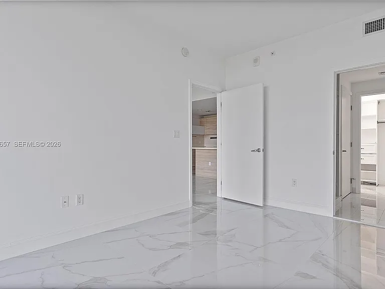 16385 Biscayne Blvd #717 — Photo 36