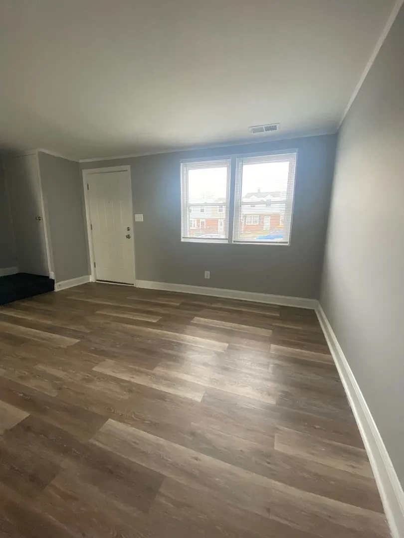 Dundalk - 3 bedrooms and 1 baths Available! — Photo 3