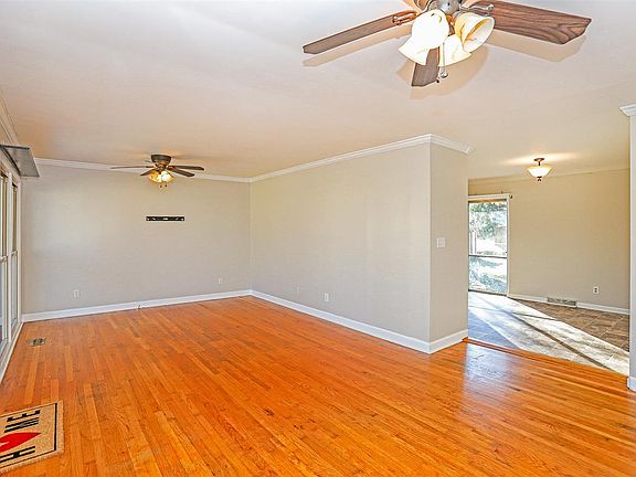 3rd image of 210 Cumberland Dr SE