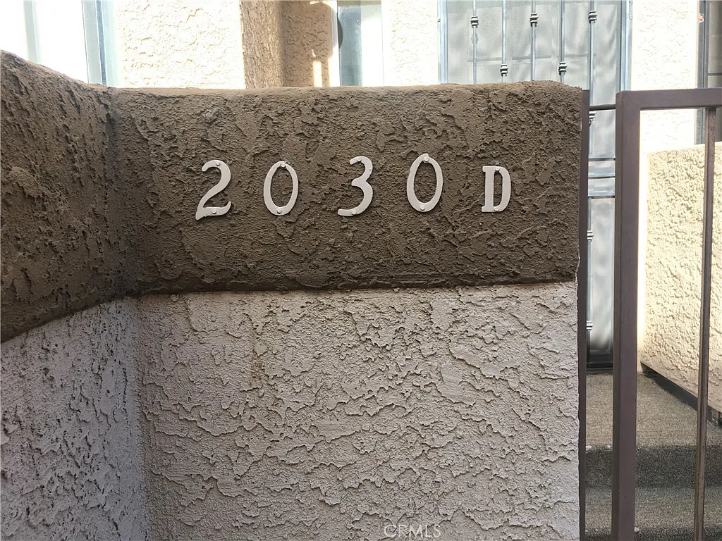 2 bed, 2.5 bath, 1364 sqft, $2,700 — Photo 2