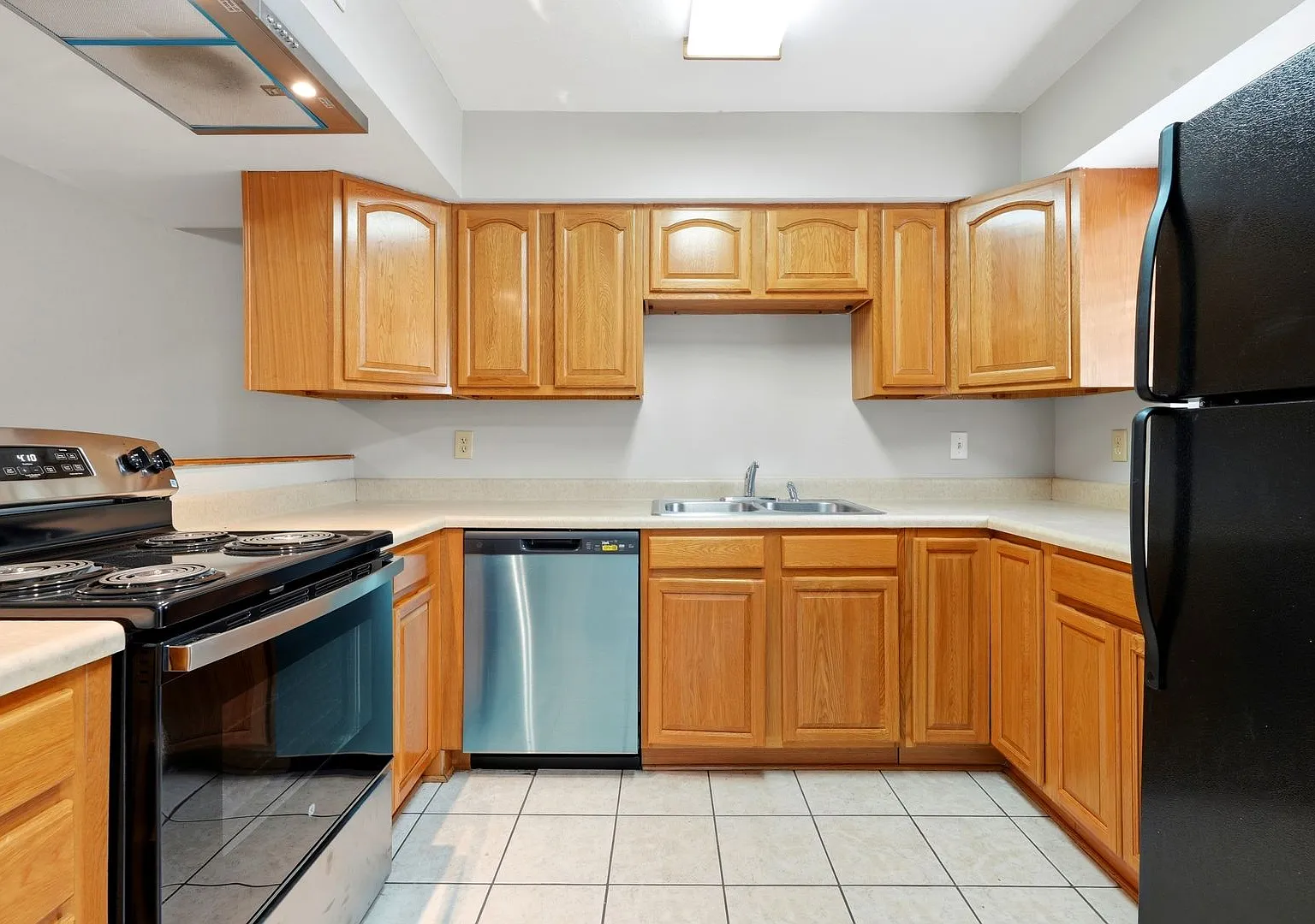 Convenient Townhome In SW Pickwick Park — Photo 4