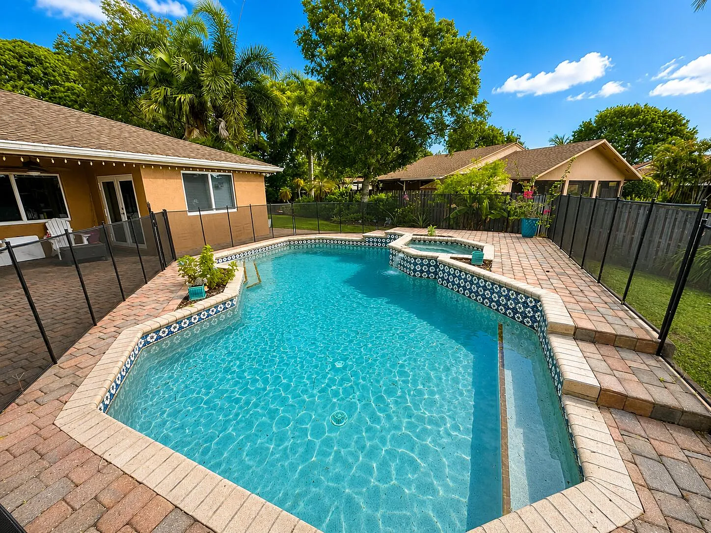 3 bed, 2.0 bath, 1965 sqft, $5,400 — Photo 4