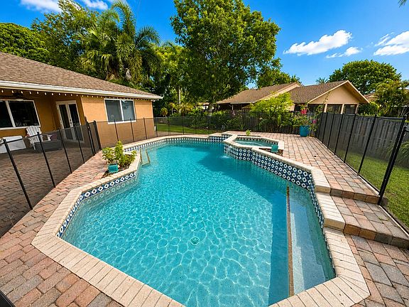 4th image of 5040 SW 117th Way