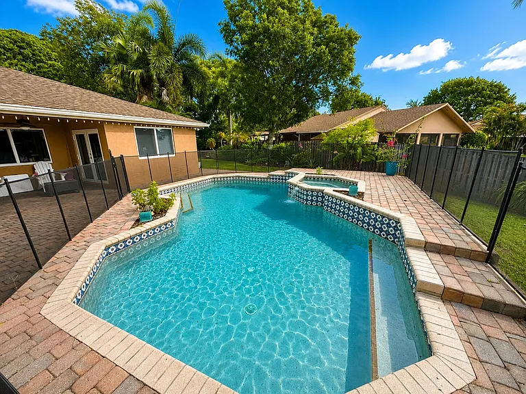5040 SW 117th Way — Photo 4