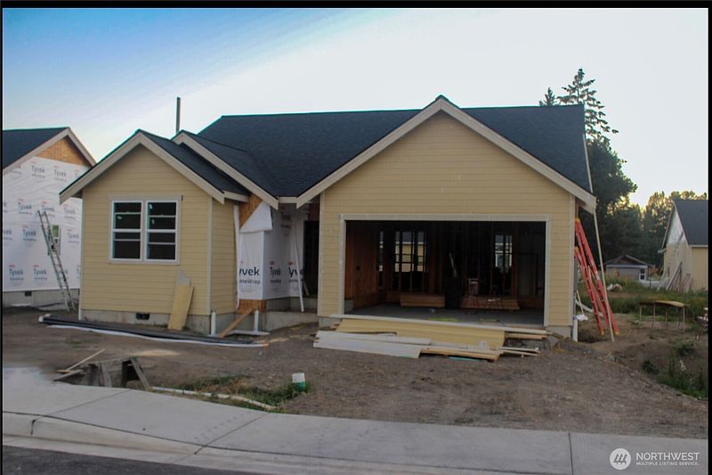 2nd image of 813 E 6th