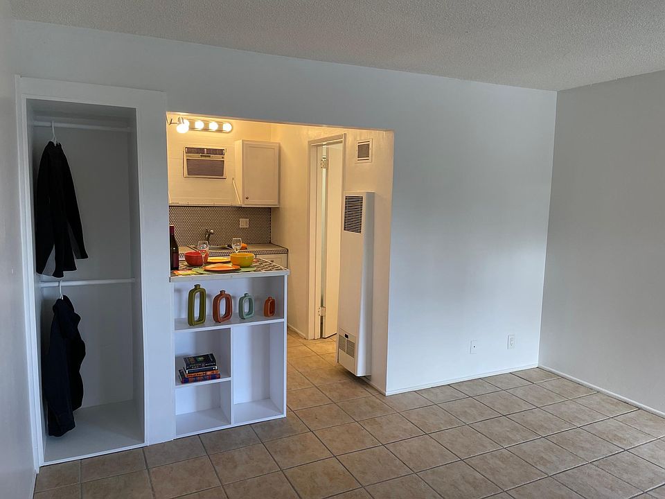 Plenty of storage in this well designed and constructed studio