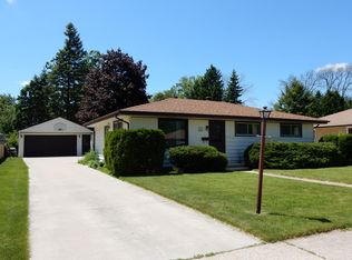 W170N8427 Lloyd Ave, Menomonee Falls, WI 53051